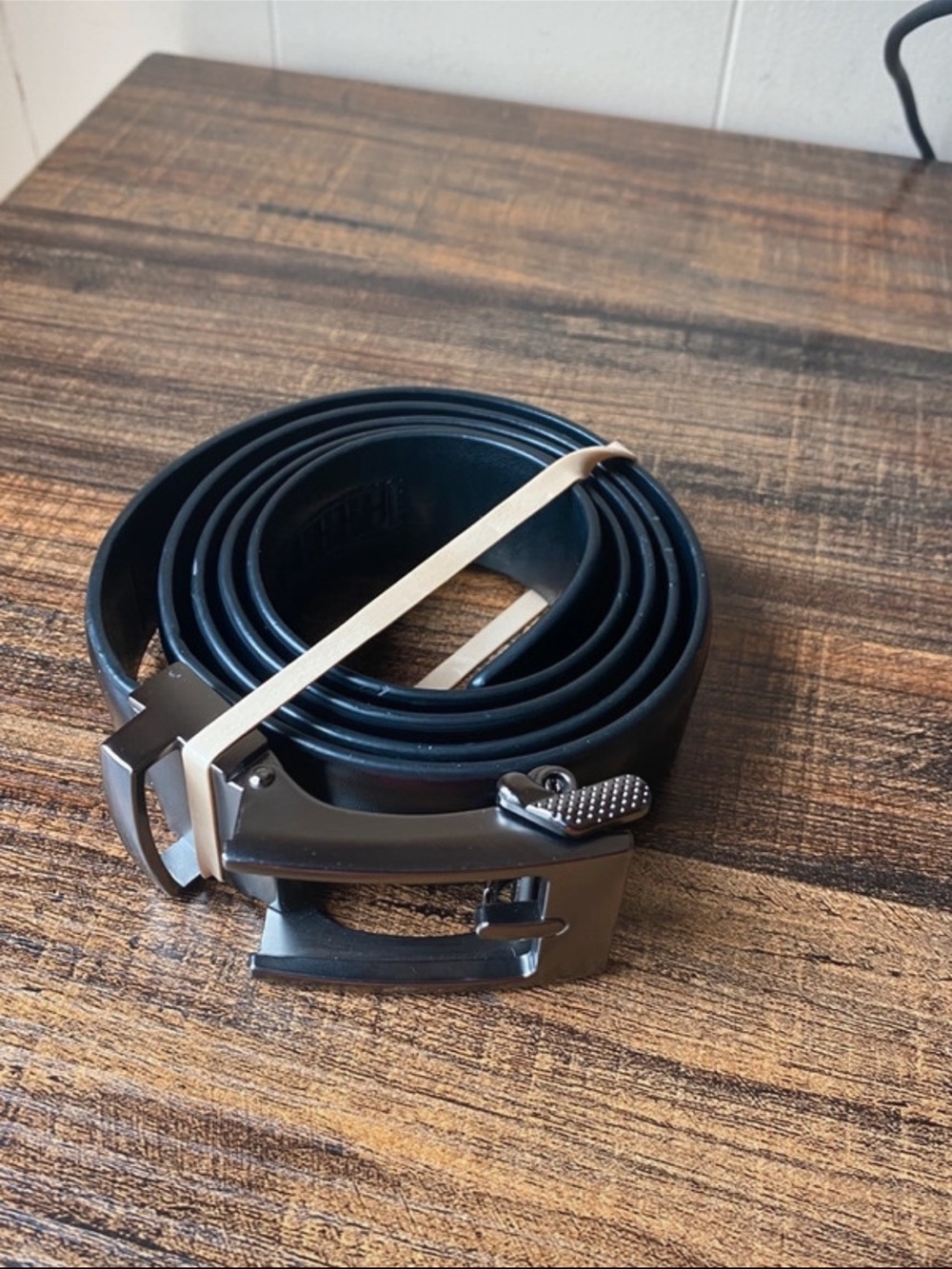 Men’s Black Leather Belt, 38” - Picture 2 of 11